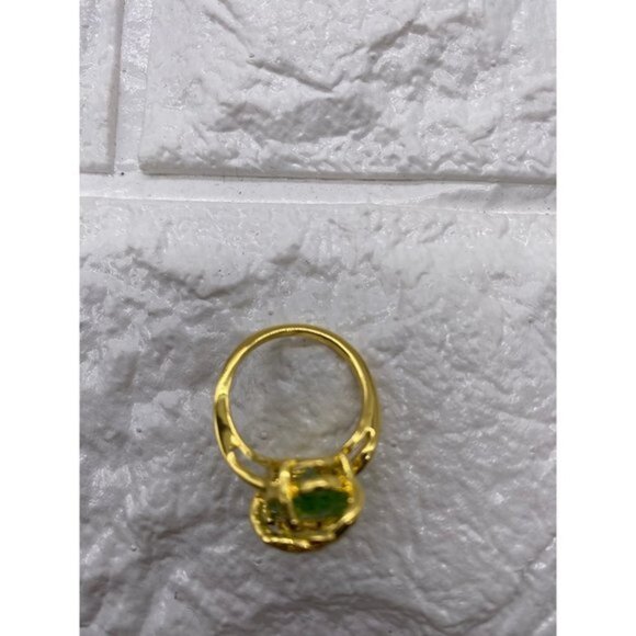 Chic Women’s  Dragonfly Leaf Oval Faux Gem Twist Finger Ring- Green and Gold - S - Picture 8 of 10